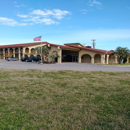 Days Inn By Wyndham San Antonio Lytle Exterior photo