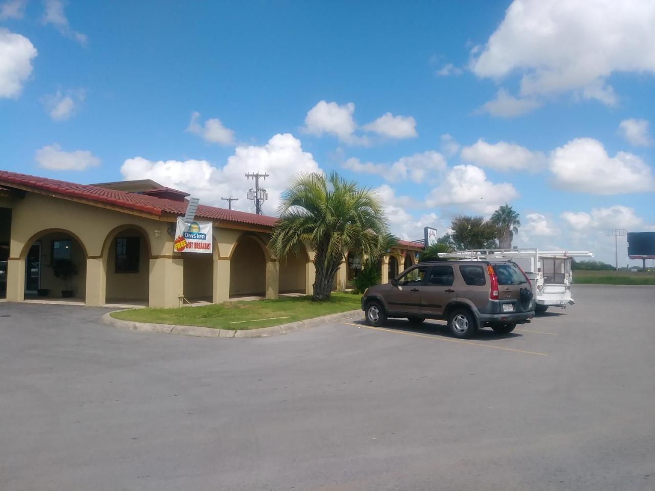 Days Inn By Wyndham San Antonio Lytle Exterior photo