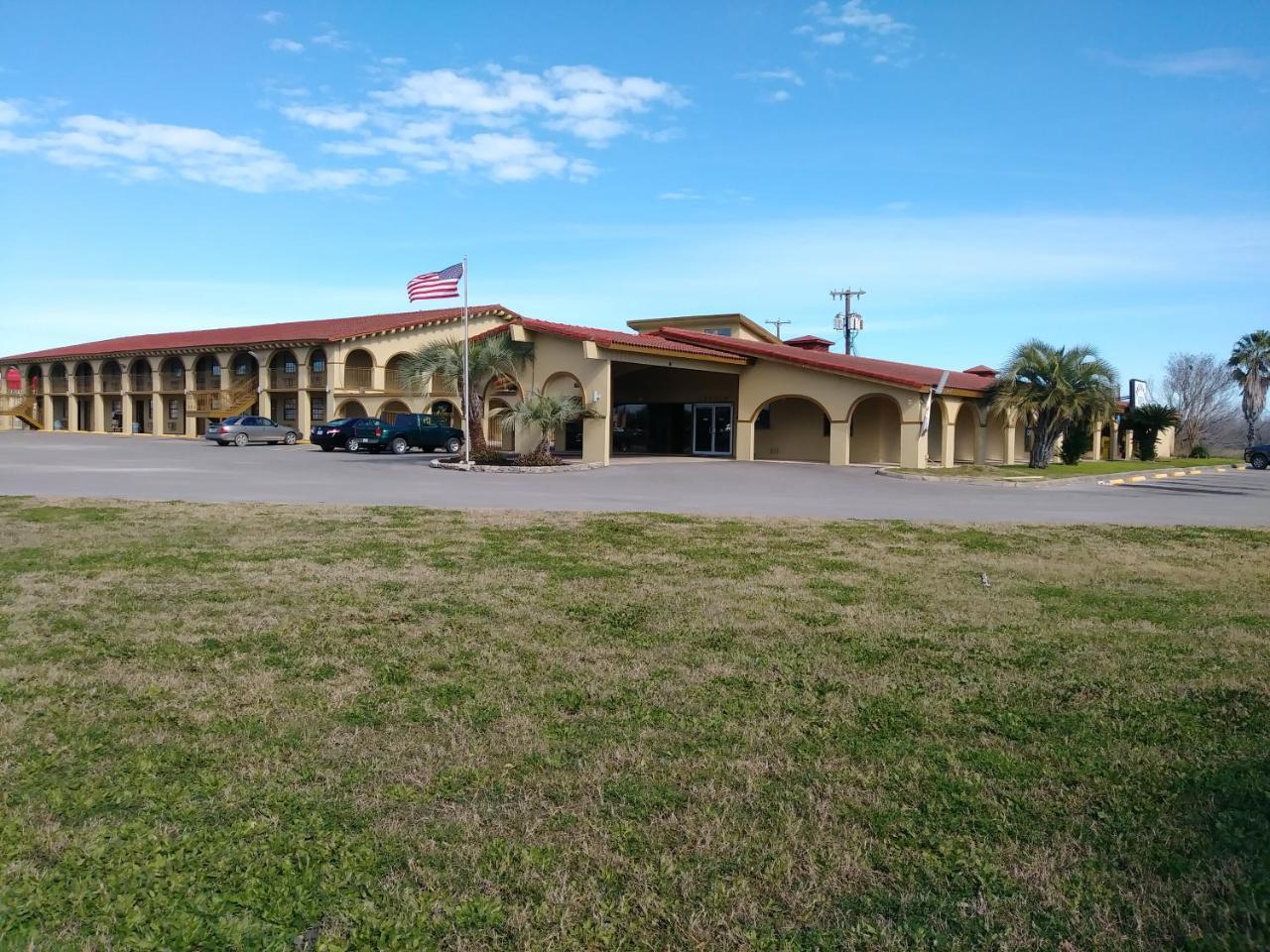 Days Inn By Wyndham San Antonio Lytle Exterior photo